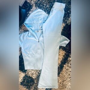 YUNA Light Blue short sleeve Hoodie and Pants Set. NWOT, Women’s small